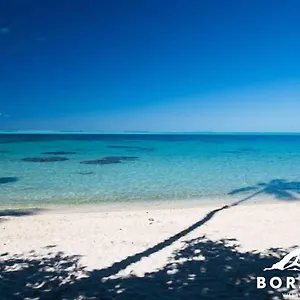 https://villa-bora-bora-on-matira-beach.frenchpolynesia-hotels.com